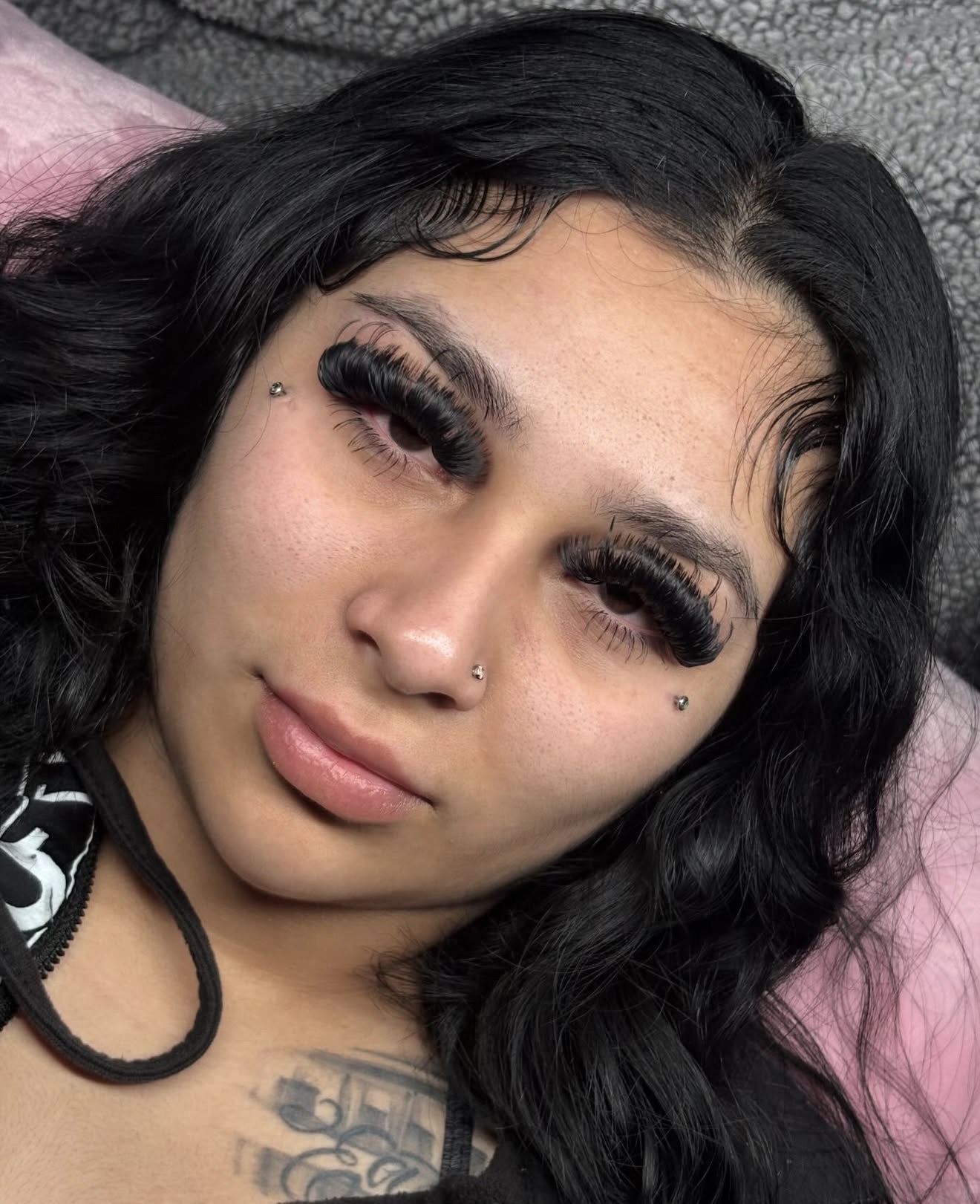 Full-face glam shot with dramatic volume lash extensions by Exotic Blinkzz